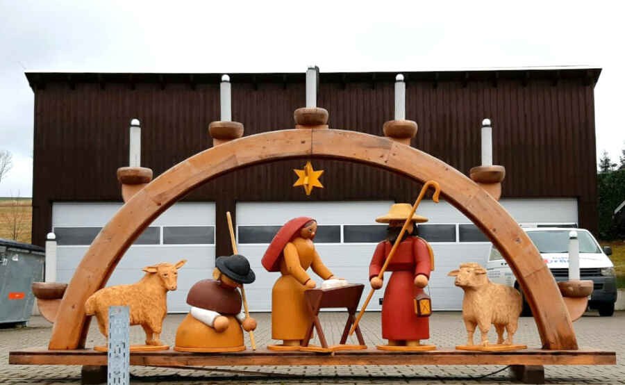 Weihnachtsbeleuchtung bei hohen Strompreisen - Ist das ethisch vertretbar? Ist das sinnvoll? Was kostet das? Wo kann man sparen? | Holzhau
